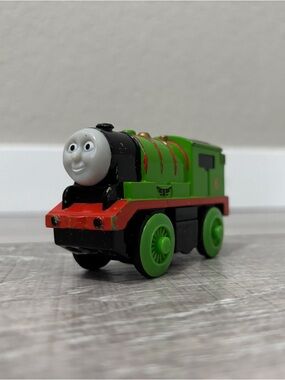 Motorized Percy with Magnets - Works! Thomas & Friends (for wooden tracks)